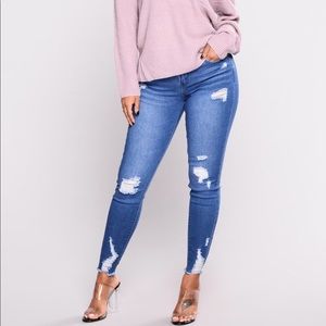 ❌SOLD❌Fashion nova distressed jeans
